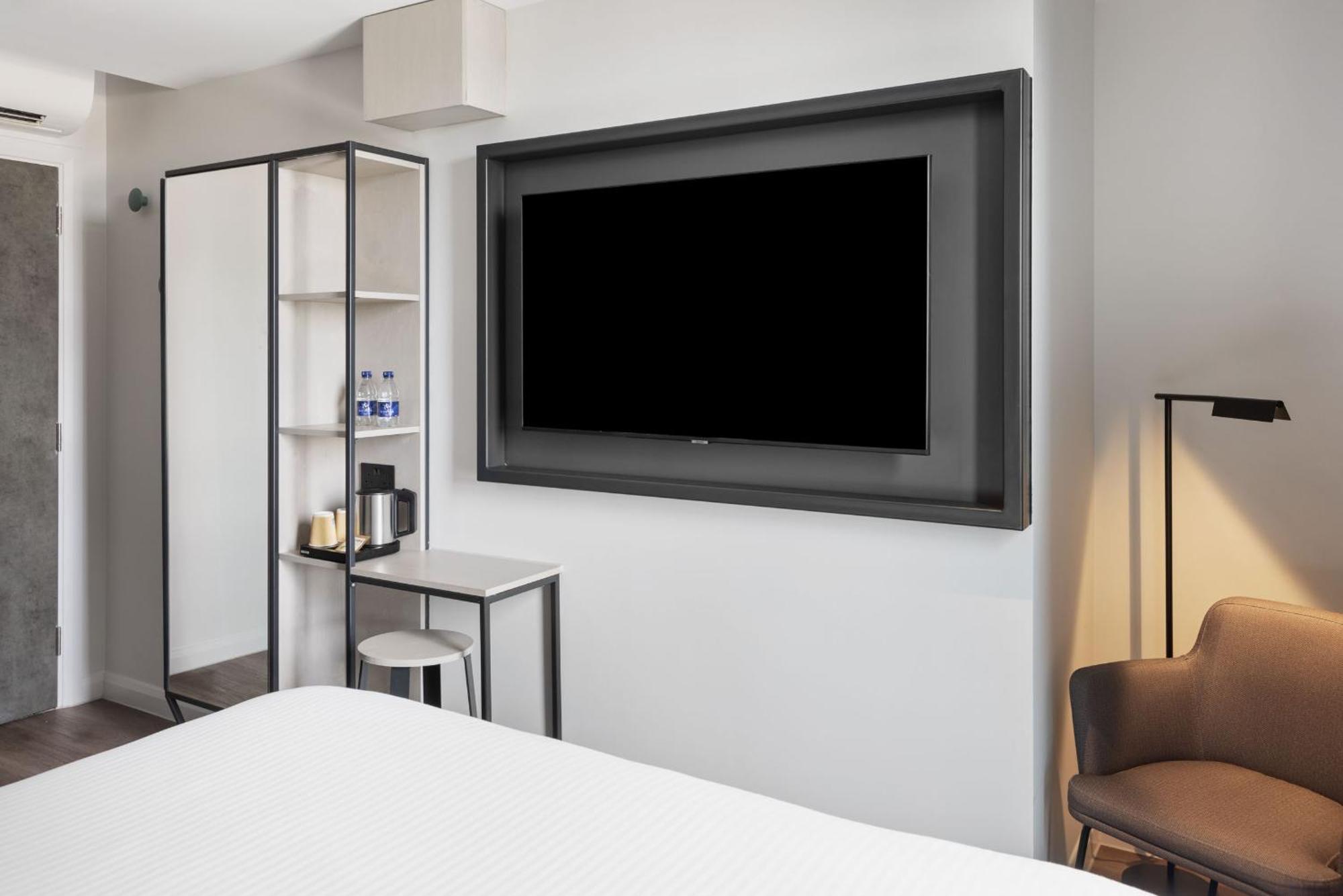 Spark By Hilton London Romford Exteriör bild