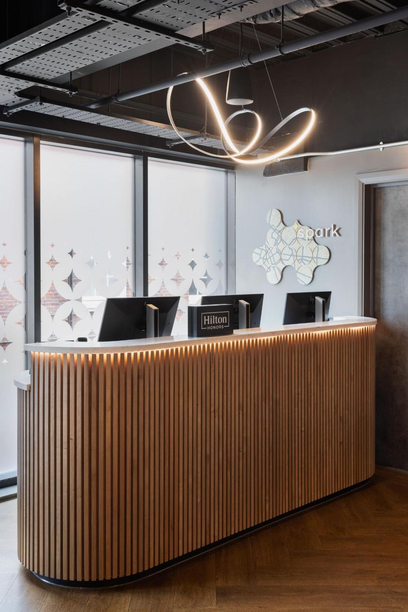 Spark By Hilton London Romford Exteriör bild