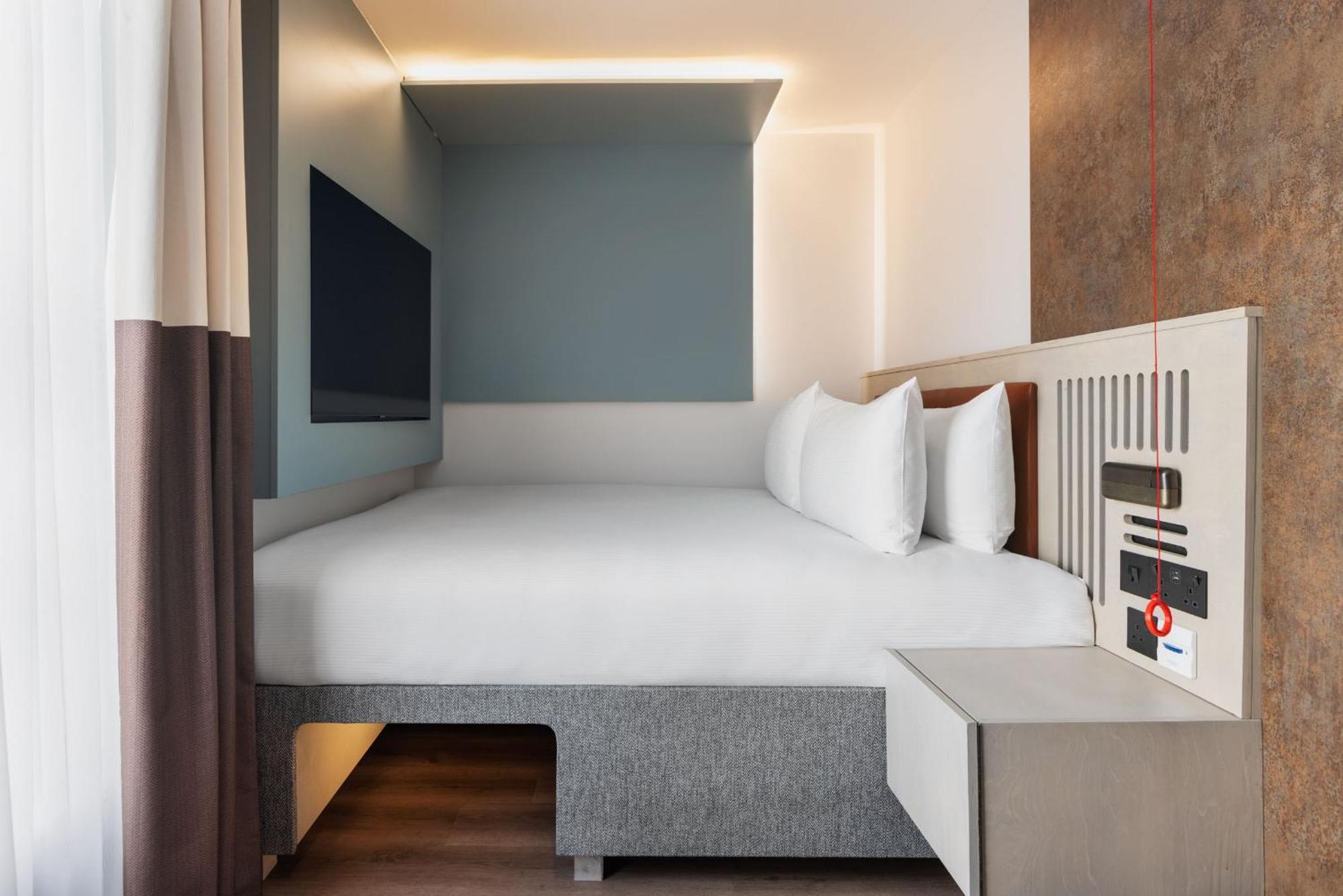 Spark By Hilton London Romford Exteriör bild