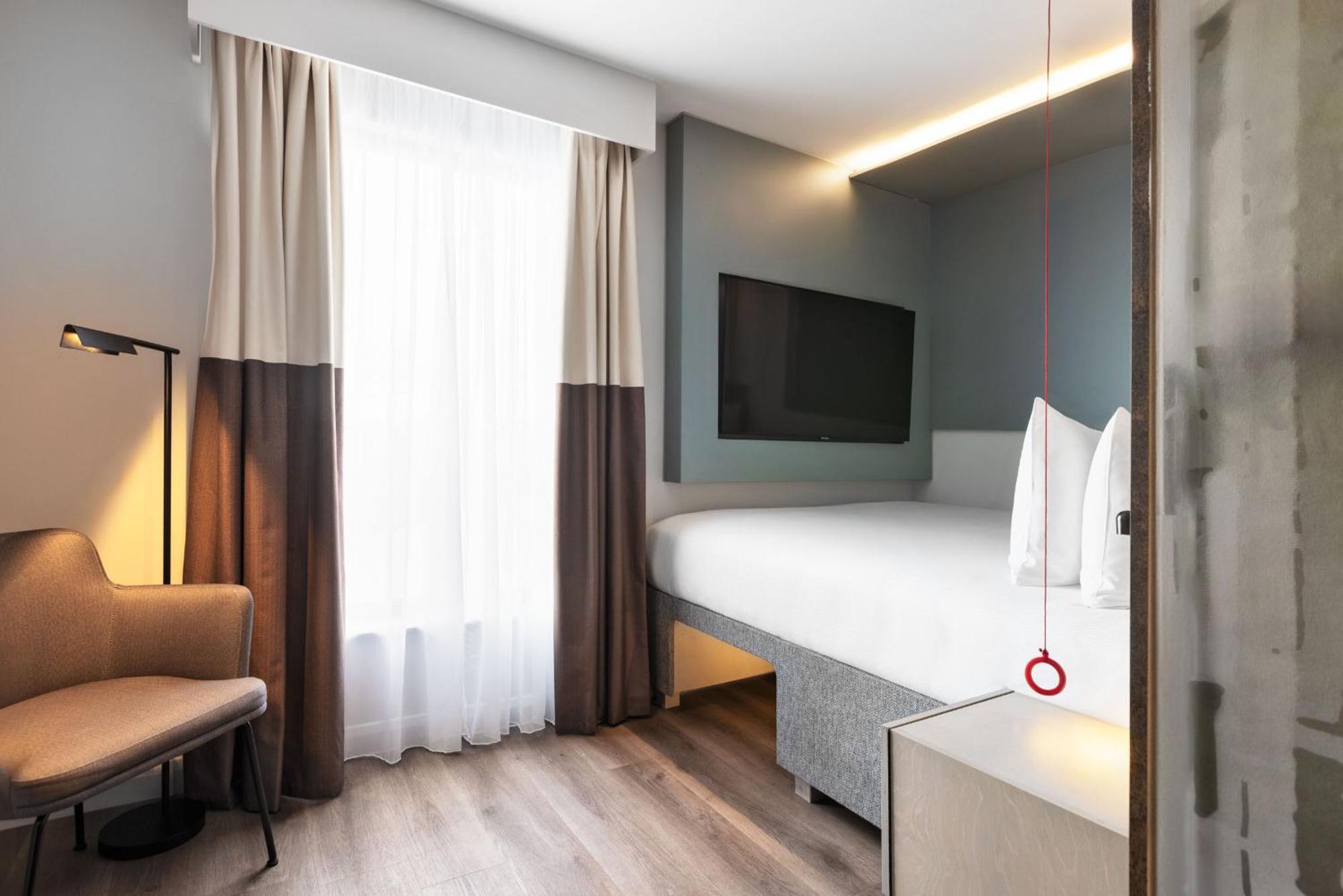 Spark By Hilton London Romford Exteriör bild