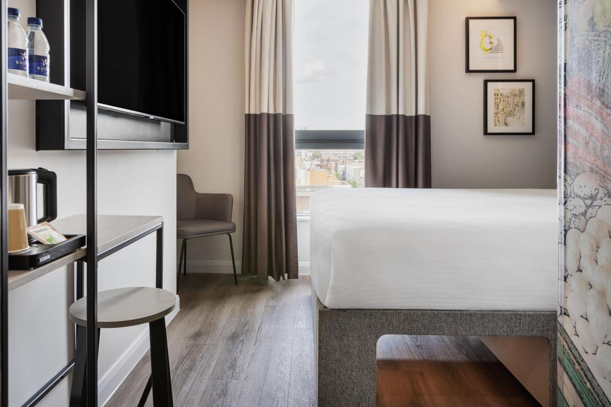 Spark By Hilton London Romford Exteriör bild