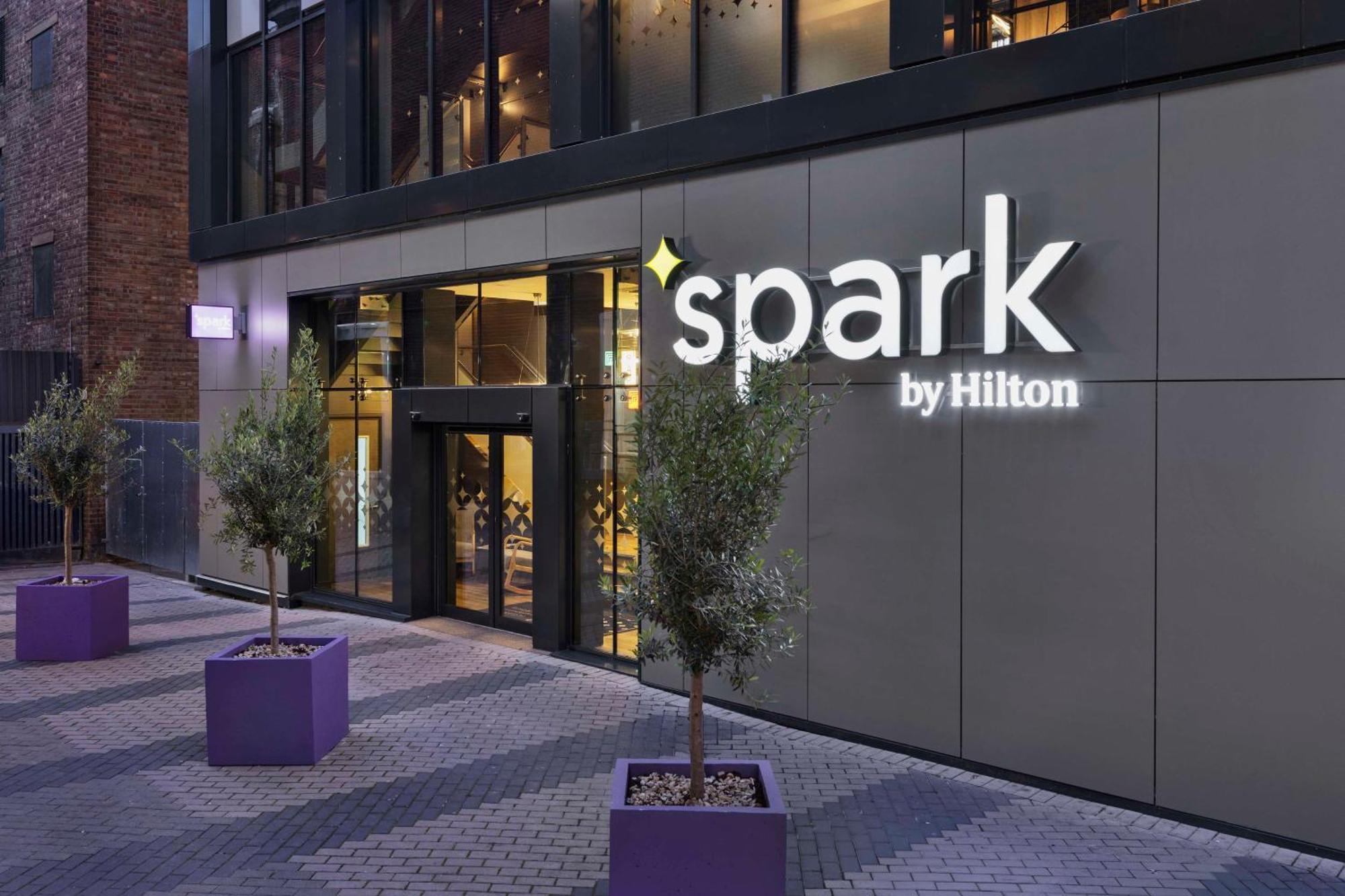 Spark By Hilton London Romford Exteriör bild