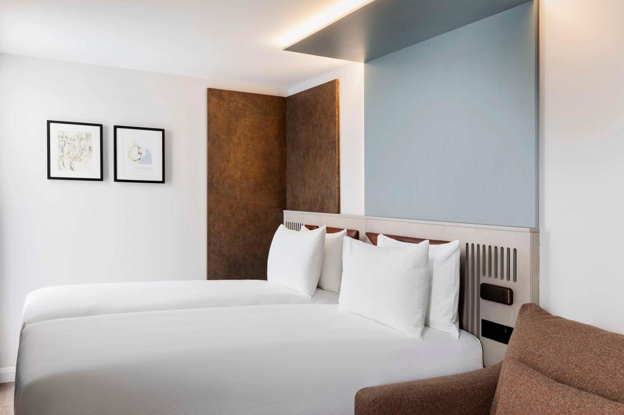 Spark By Hilton London Romford Exteriör bild