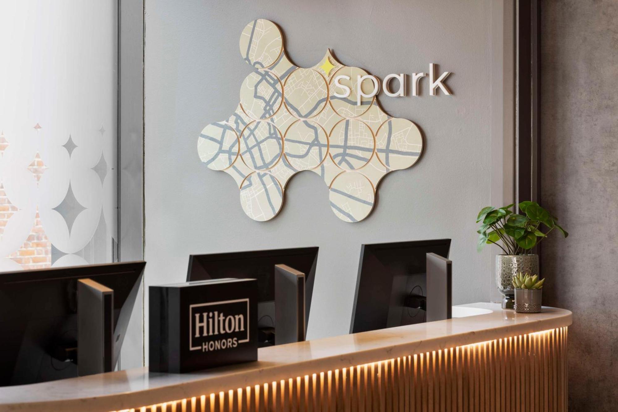 Spark By Hilton London Romford Exteriör bild