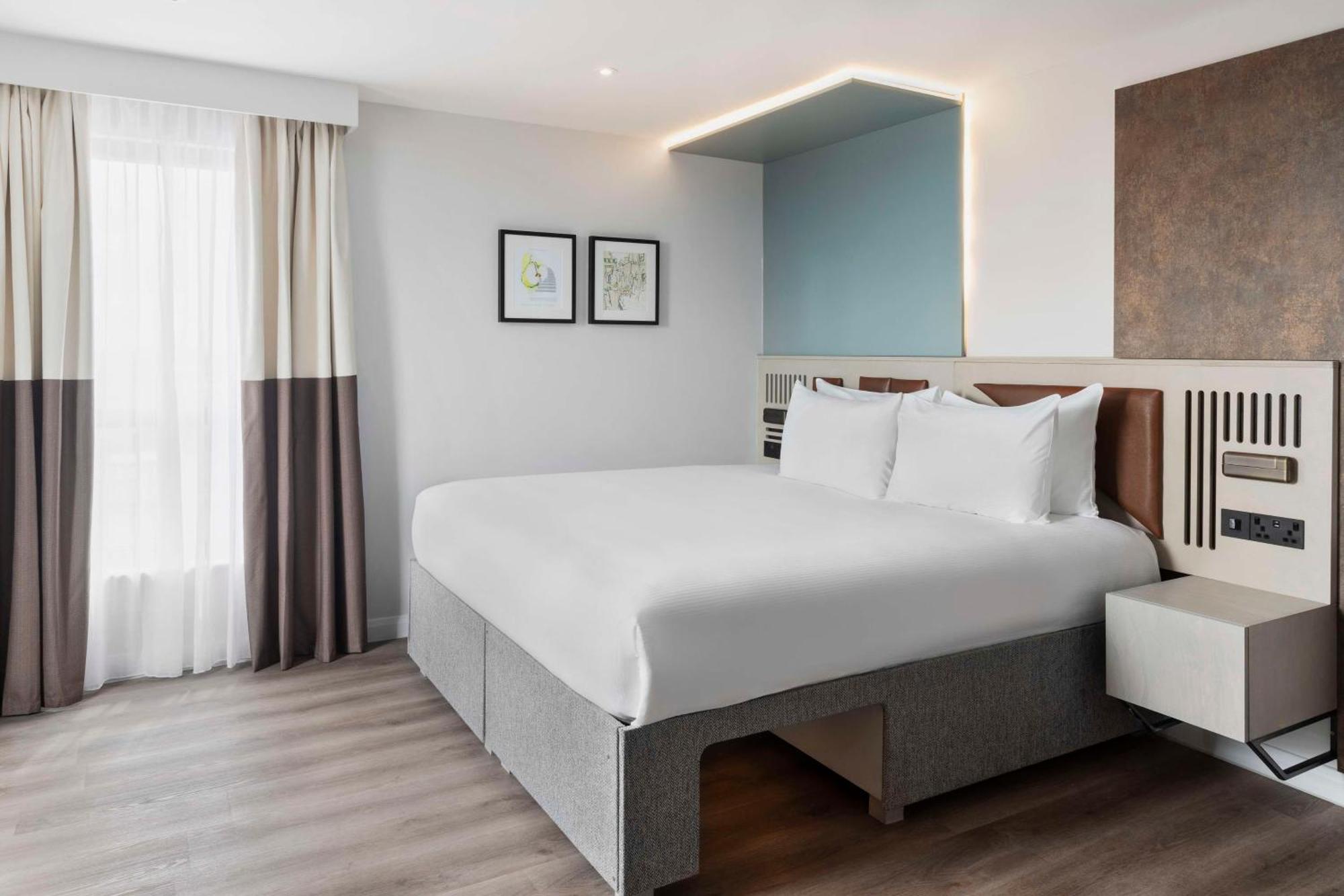 Spark By Hilton London Romford Exteriör bild
