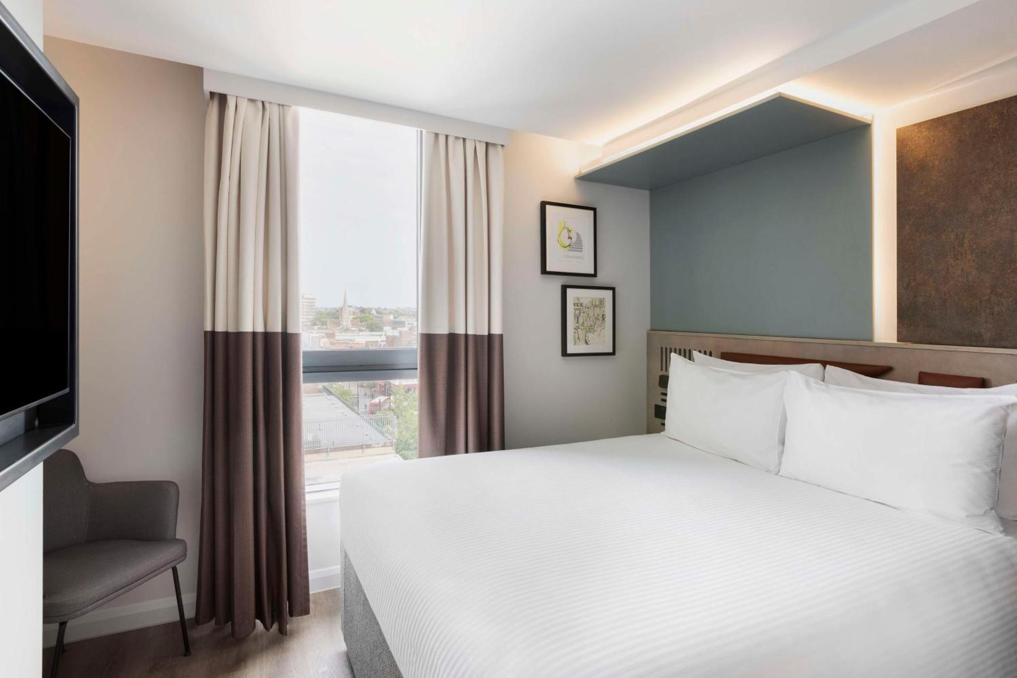 Spark By Hilton London Romford Exteriör bild