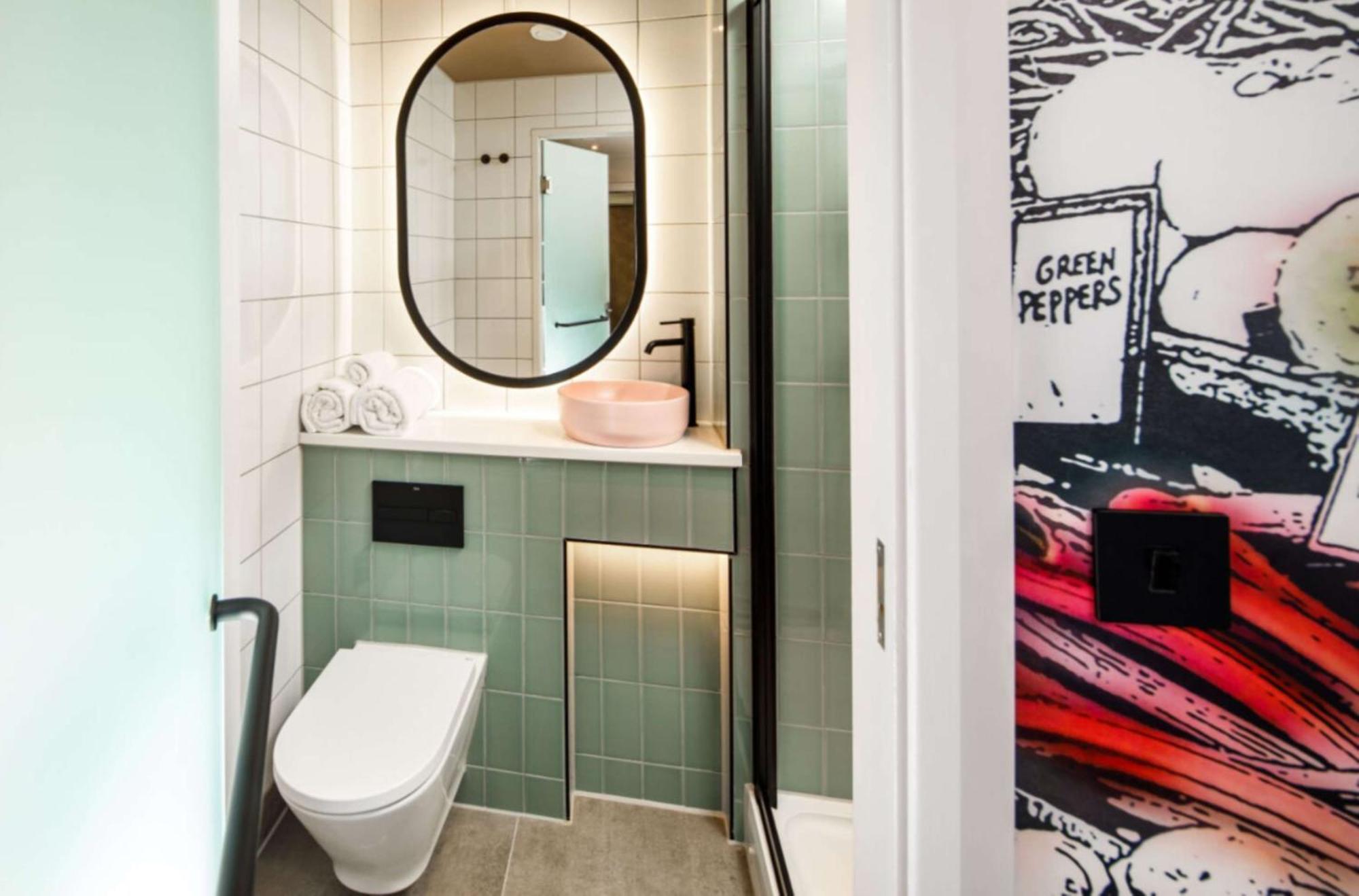 Spark By Hilton London Romford Exteriör bild