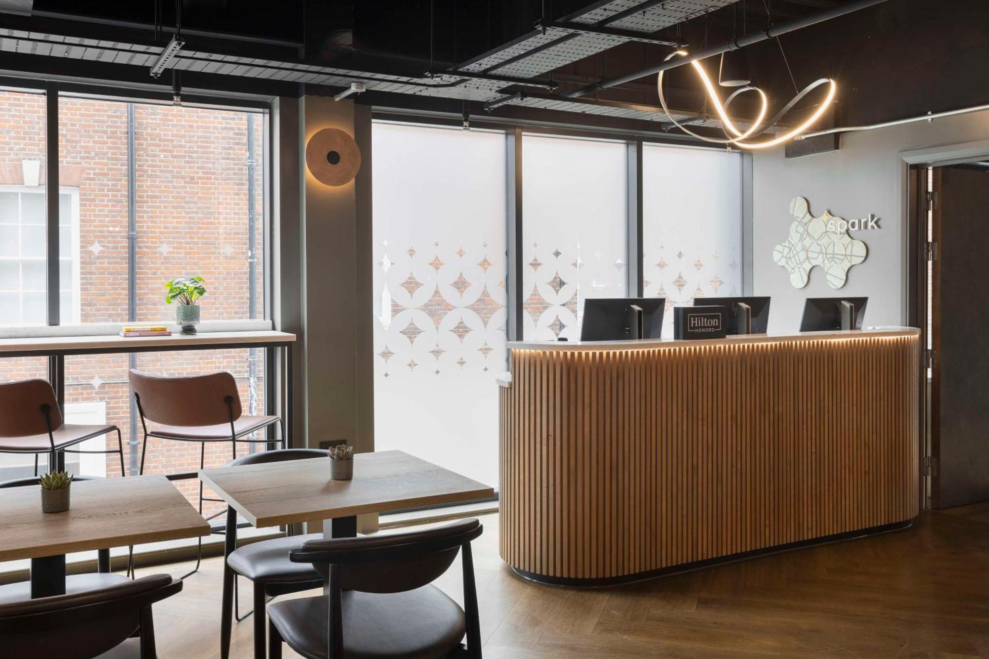 Spark By Hilton London Romford Exteriör bild