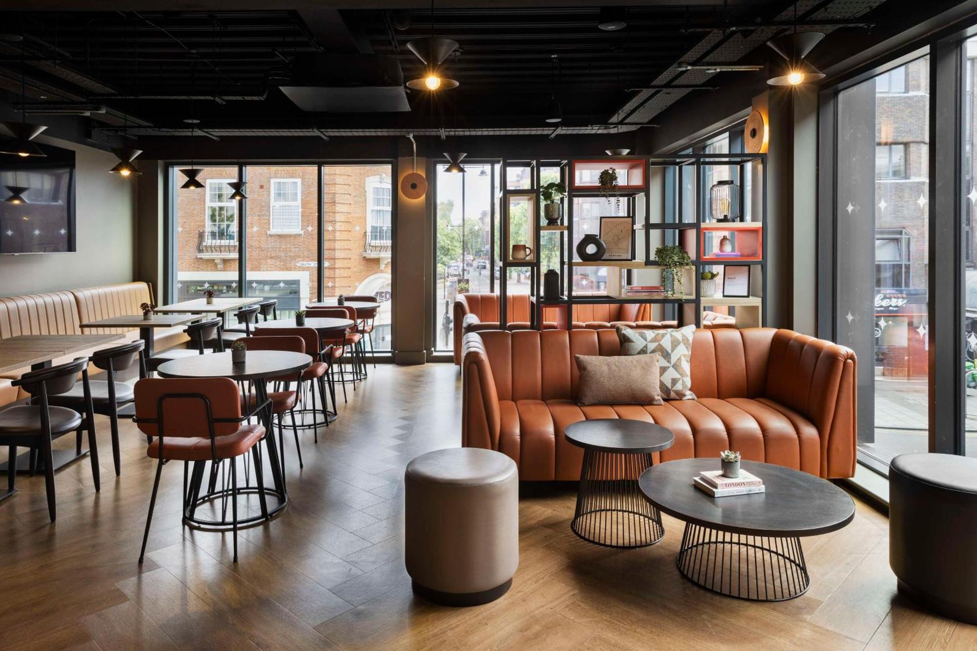 Spark By Hilton London Romford Exteriör bild