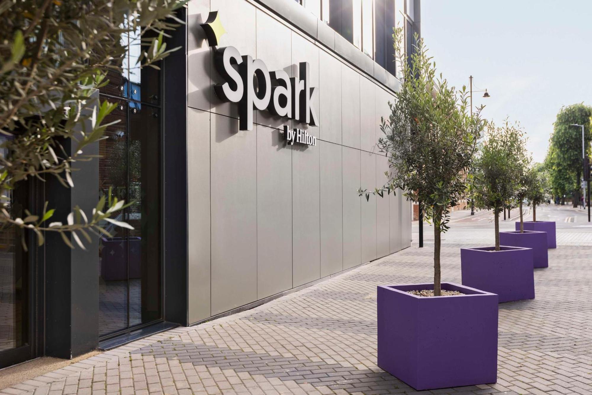 Spark By Hilton London Romford Exteriör bild